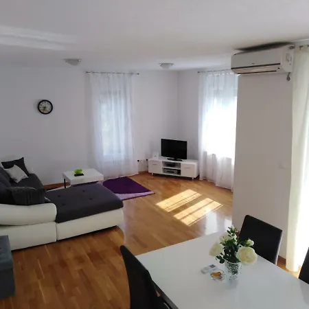 Apartments Mm *